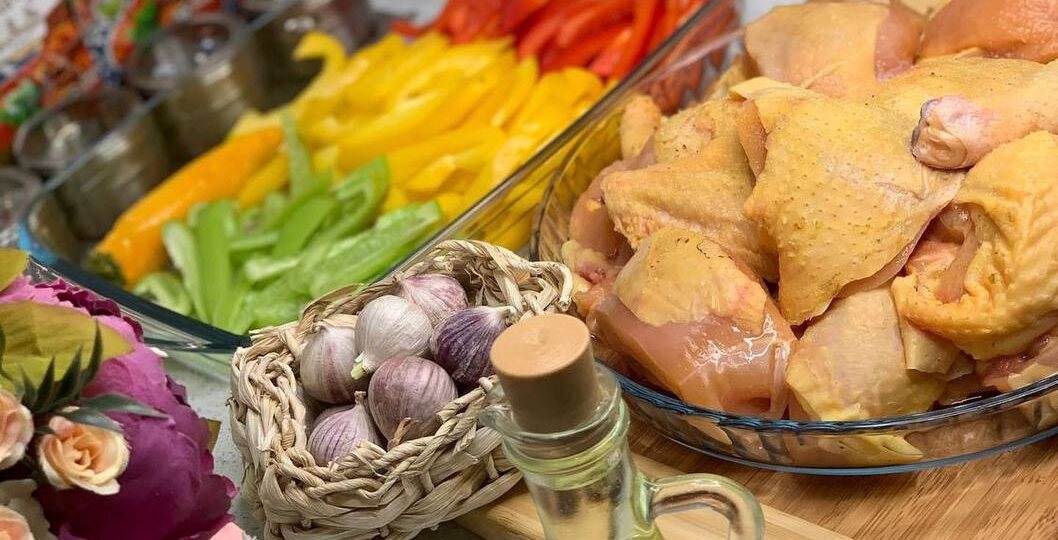 Чахохбили из курицы, которое не превращается в «тушёнку» — главная ошибка при жарке