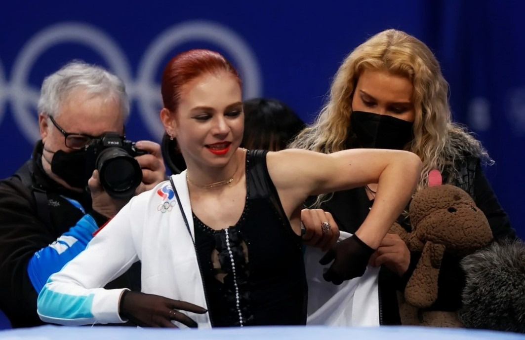 И вот тут мне особенно обидно. Потому что создается ощущение, что фундамент вдруг ставят на одну линию с более поздними этапами.
