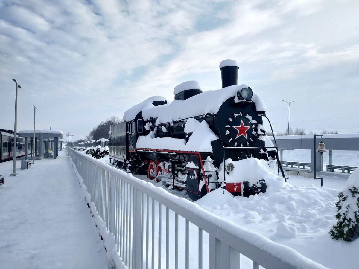 Паровоз-памятник Эр785-51 зимой 2025-26 г.г., фото автора