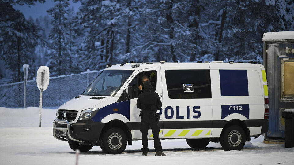     Пьяный швед угнал машину в Финляндии и пытался въехать на ней в РФ Emmi Korhonen/IMAGO/TASS