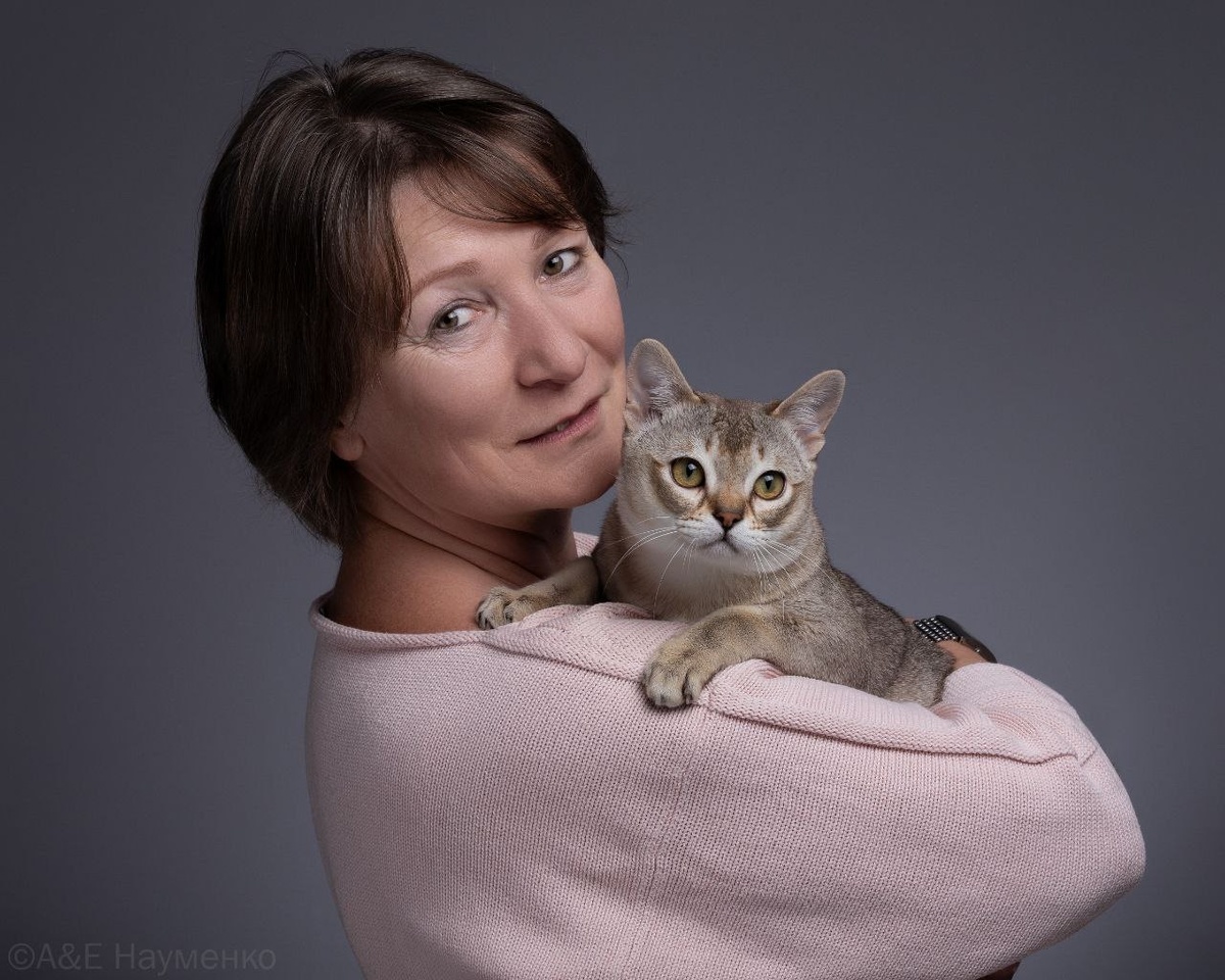 Президент клуба «РосКош» Марина Литвина с кошкой породы сингапура, фотограф А. Науменко