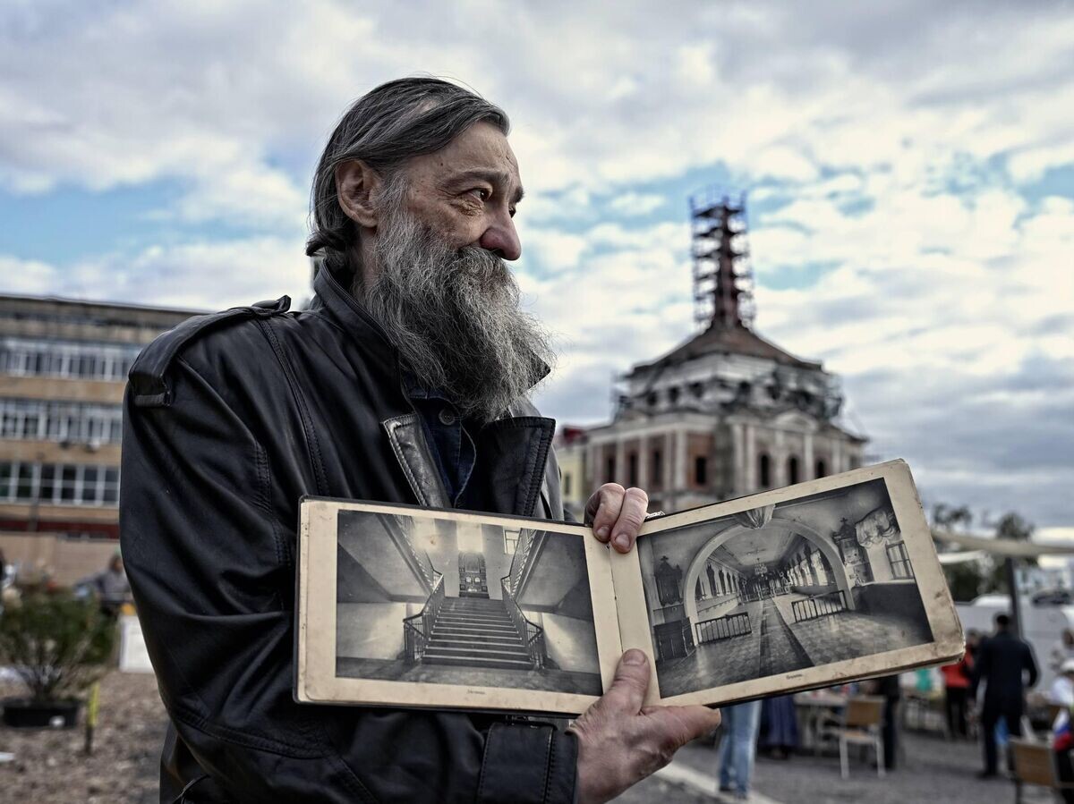    Курский художник-авангардист, краевед Олег Радин | © Телеграм-канал губернатора Курской области Александра Хинштейна