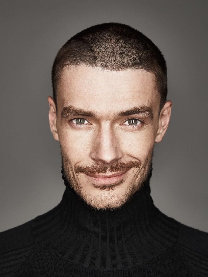    Максим Матвеев — один из самых востребованных актеров современности.