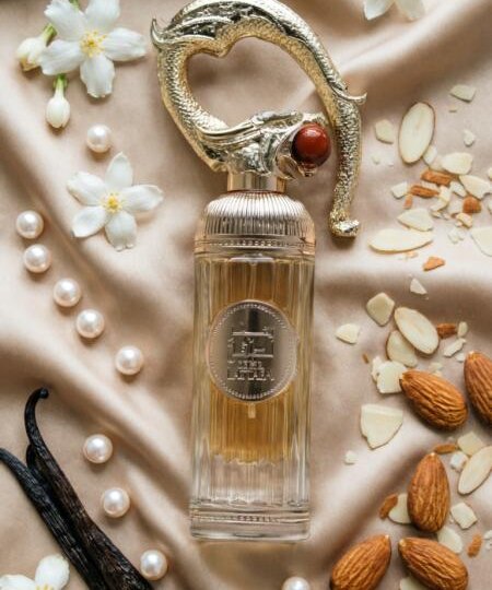 Sehr от Lattafa: уютный восточный аромат с миндально-ванильным сердцем