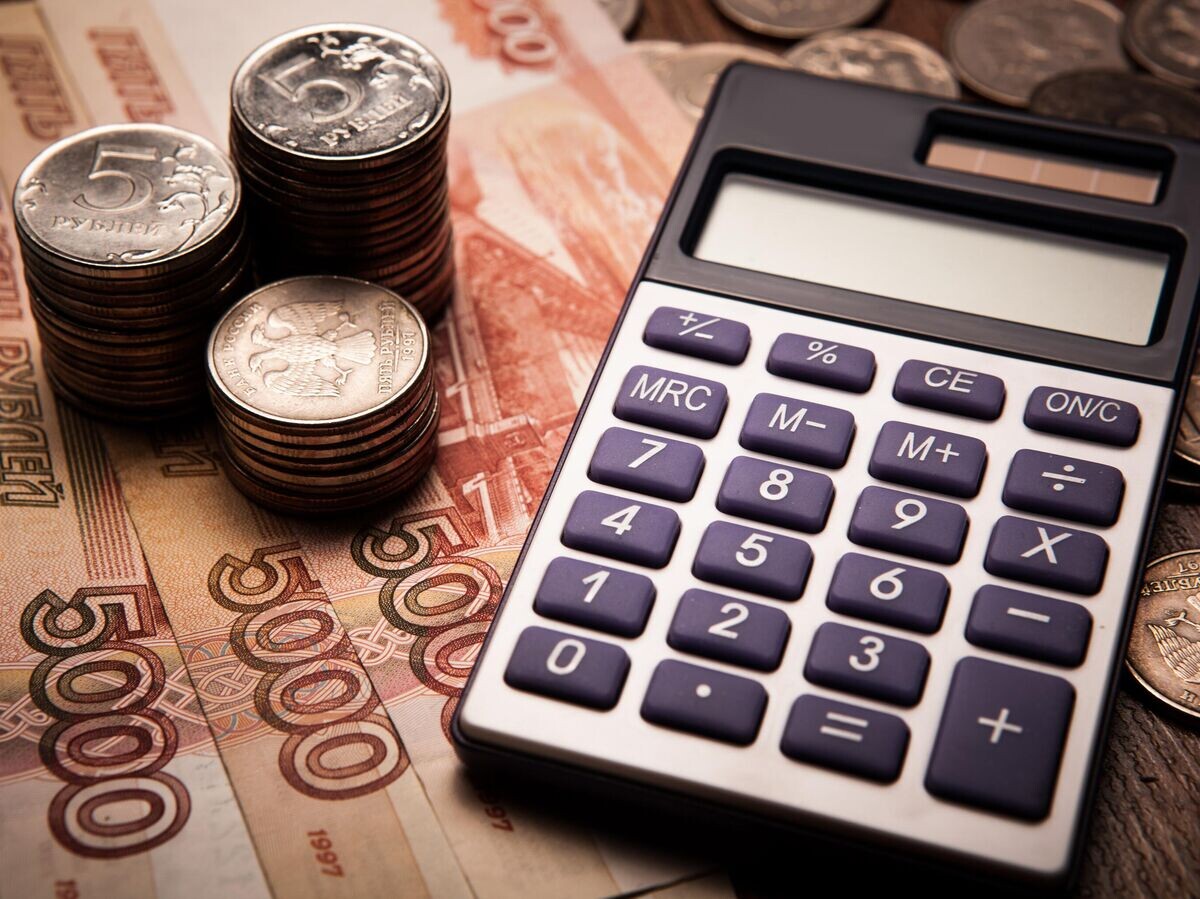    Рубли и калькулятор | © iStock.com / mizar_21984