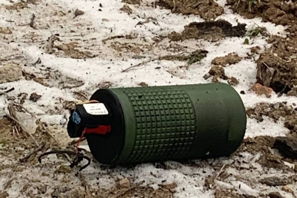    ВСУ сбросили с дрона снаряд на детскую площадку. Фото: ТГ-канал Натальи Романиченко.