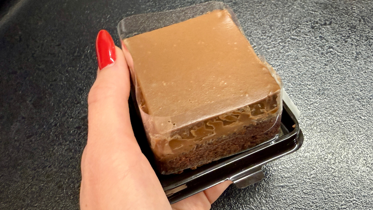 Строгие запреты - частая причина срывов при похудении. Фотография автора.