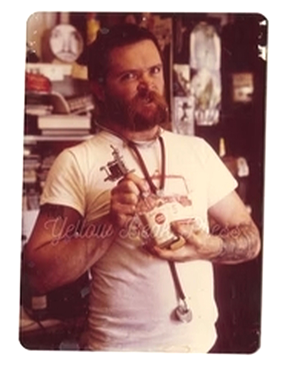 Слева направо: автопортреты Боба Хэнсона.