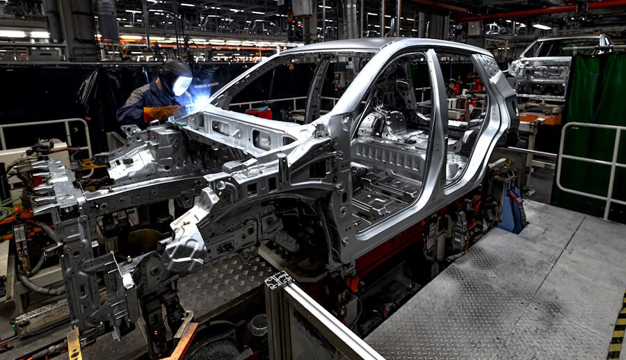 Правительство России обещает запустить ещё два автозавода в 2026 году