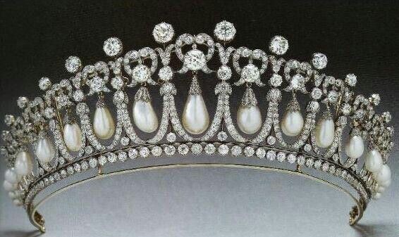 ЕВФ. УНИКАЛЬНЫЕ ДРАГОЦЕННОСТИ И ТИАРЫ Британского королевского дома. часть 2. Елена Вагнер Федосеева.