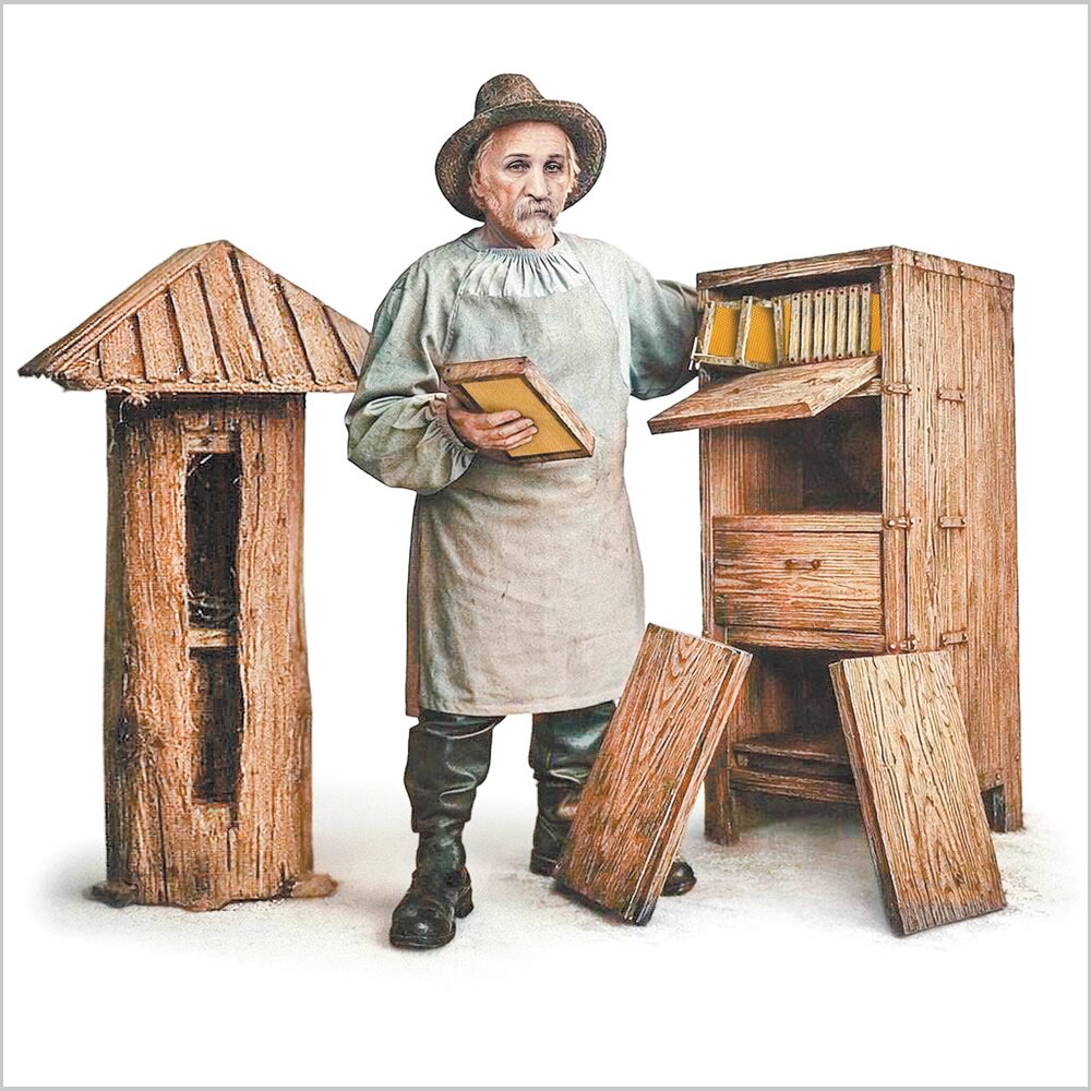    Слева: колода – традиционный улей начала XIX века. Справа: рамочный улей Прокоповича 1814 года. Фото: Реконструкция «АиФ»