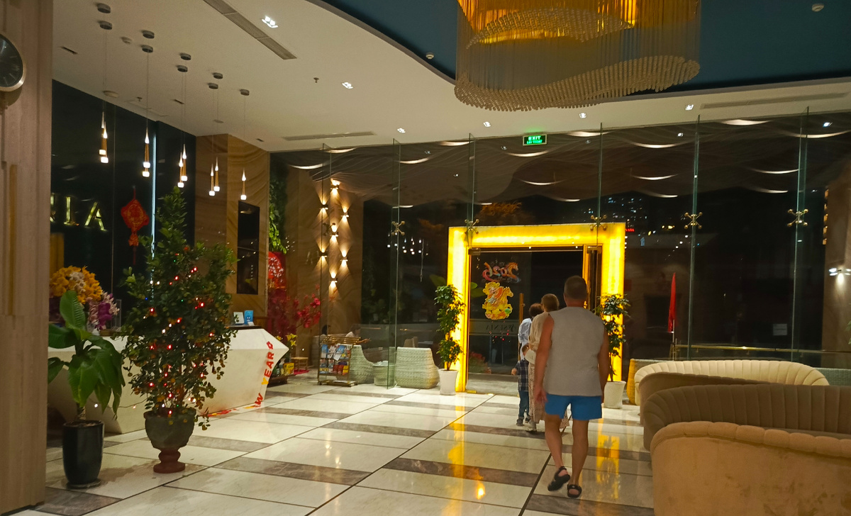 Холл отеля.