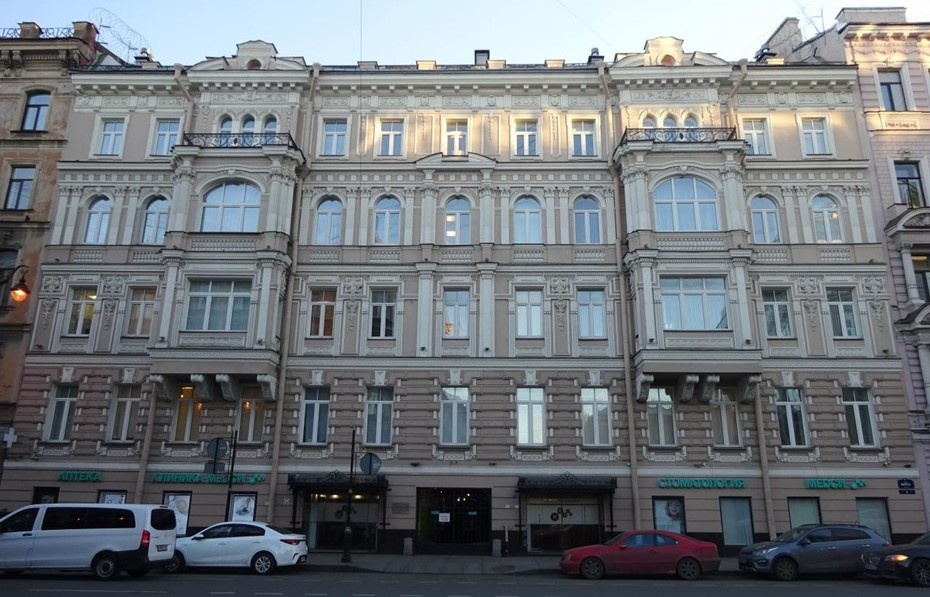 Автор фото: citywalls.ru. В прошлом веке в здании на улице Марата работала междугородная телефонная станция.