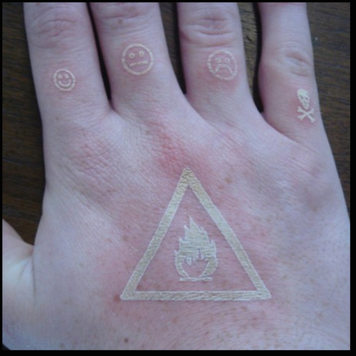 А ничего так выжженые татуировочки смотрятся!