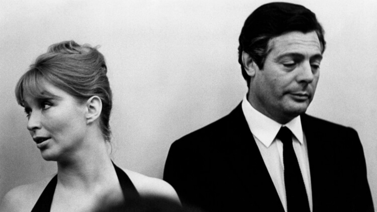 Да шуточное ль дело? Почти что полубог. Известный всем Марчелло В сравненьи с ним — щенок! (ИЗВИНИТЕ, НЕ УДЕРЖАЛАСЬ) 1969 , 7 июля - VI Международный кинофестиваль в Москве. Марина Влади и Марчелло Мастрояни. Фото А. Князев