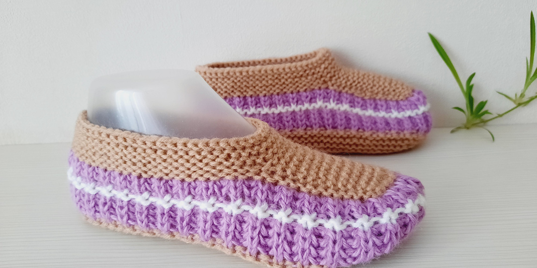 Уютные следочки из остатков пряжи.