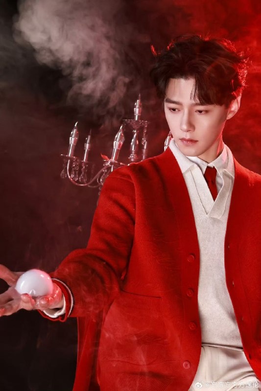 Актёр Фан Илунь. Листайте галерею...