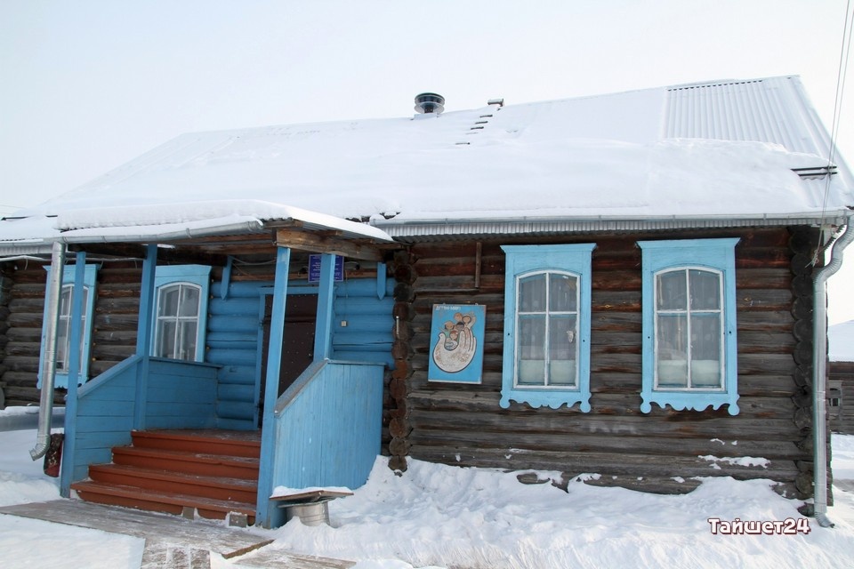 На фото Тайшет24: школа в деревне Кондратьево