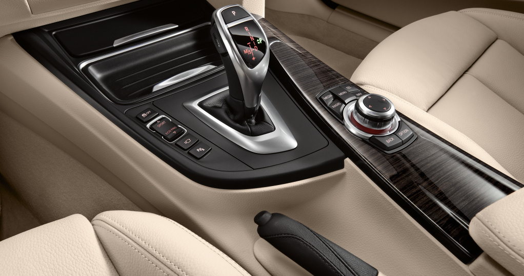 Автоинструктор призвал переводить АКПП в спортивный режим в пробках