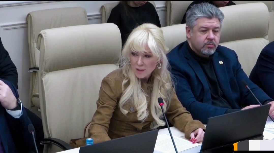 Екатерина Мизулина выступает в Совете Федерации