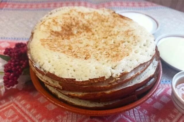 Как печь блины с дырочками «3 стакана»: лёгкий пошаговый рецепт