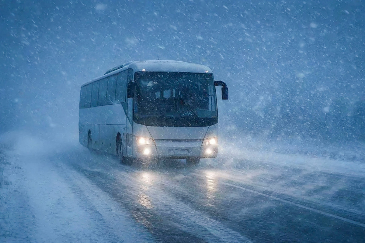Смена графика работы пограничных пунктов на юго-востоке Эстонии изменит международное автобусне сообщение на границе.  Фото: Изображение сгенерировано с помощью ИИ / Маргарита Неклюдова