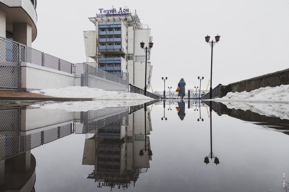    С потеплением продолжит таять снег и лед. Денис Демков