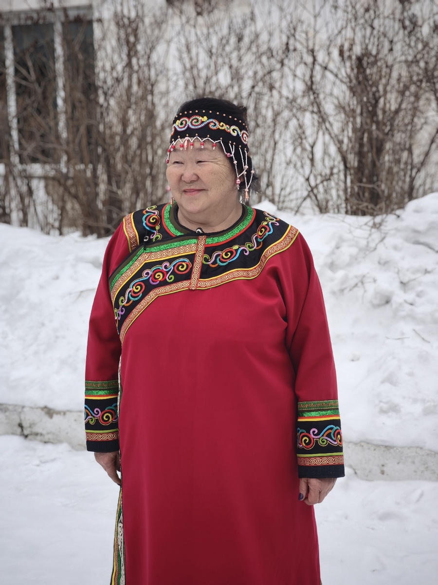 Виктория в национальном халате 