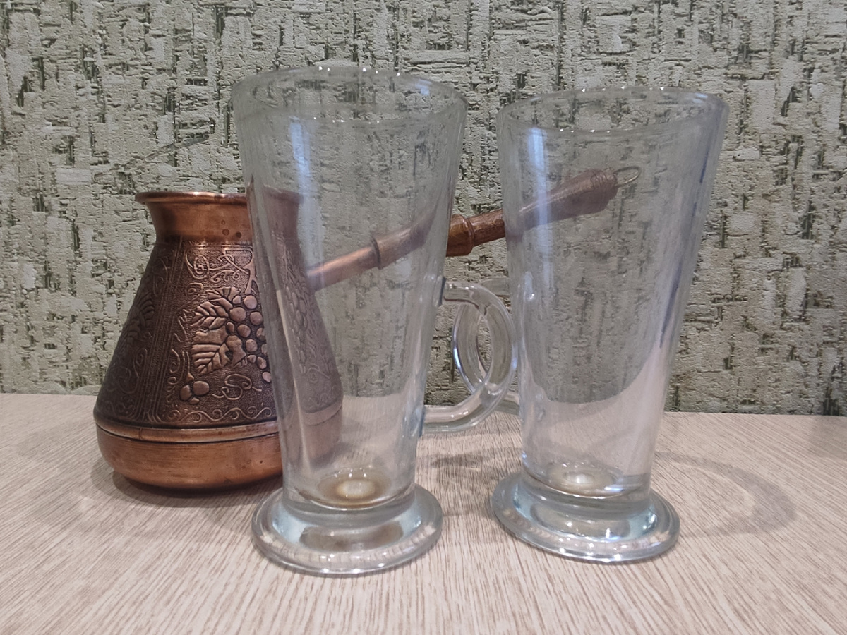 Было: засохший кофе на дне бокалов