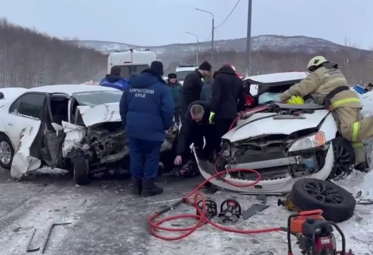    В жестком ДТП на Камчатке пострадали четыре человека, среди них беременная