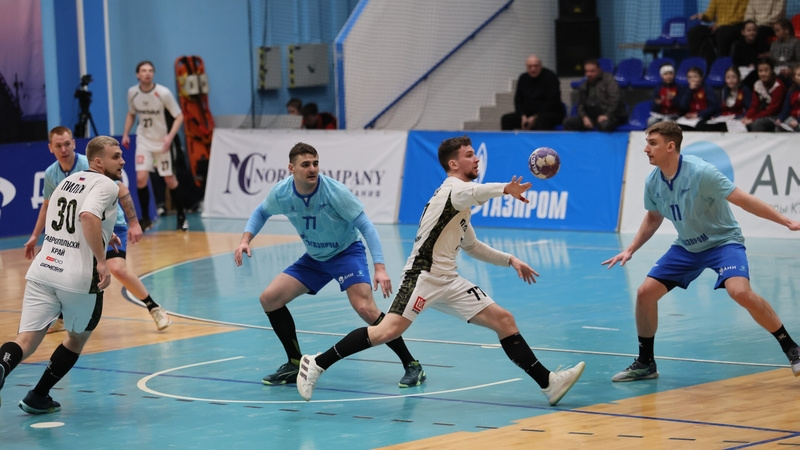    Ставропольские гандболисты не смогли одолеть действующего чемпиона России Фото: ГК «Зенит»