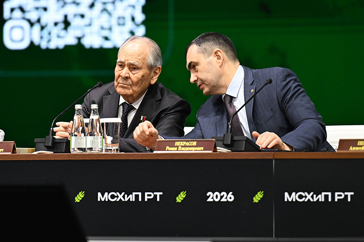    Мероприятие посетил не только раис Татарстана Рустам Минниханов, но и госсоветник РТ Минтимер Шаймиев, а также гендиректор «Росагролизинга» Павел Косов и замминистра сельского хозяйства РФ Роман Некрасов.   
Фото: rais.tatarstan.ru