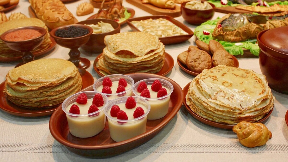    Увлеченные хозяйки могут приготовить на Масленицу сразу несколько видов блинов из разных стран.   pxhere.com