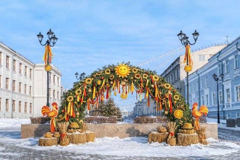     Декораторы готовят украшения к Масленице. Фото: Пресс-служба Минкульта