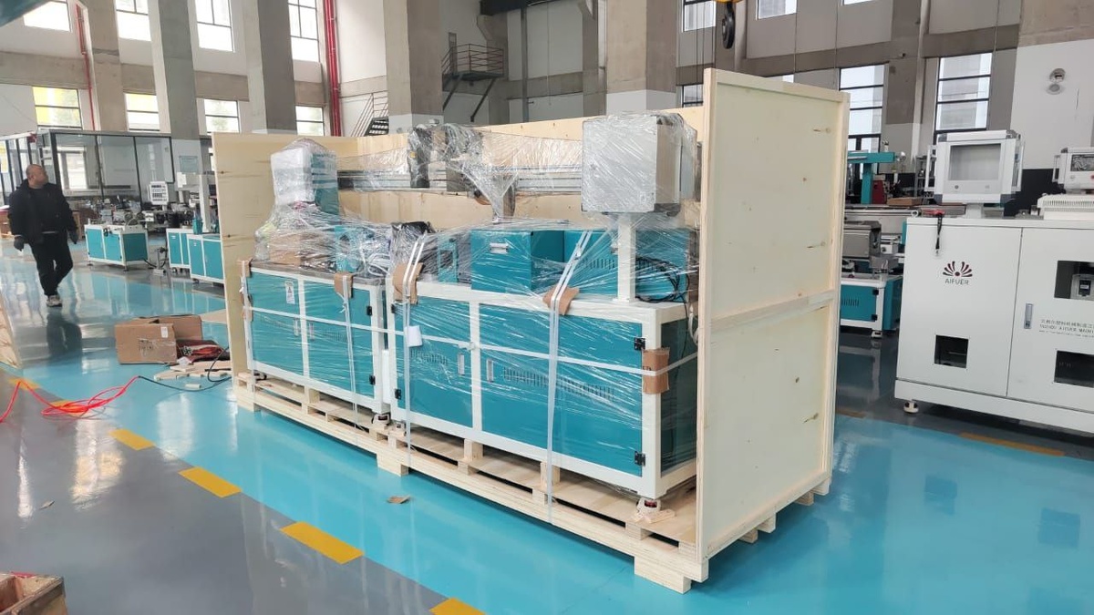 Процесс упаковки оборудования