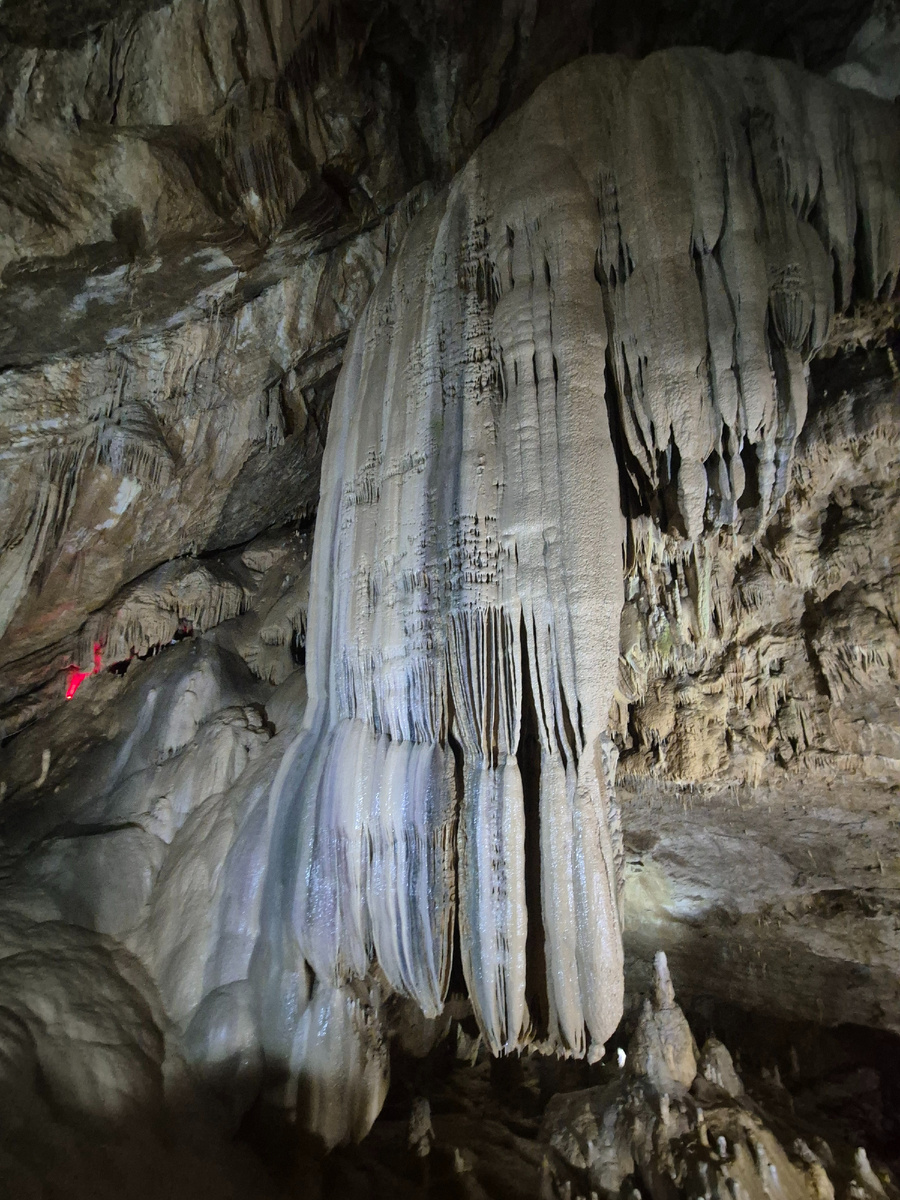 Сталактиты и сталагмиты в Новоафонской пещере | Личное фото