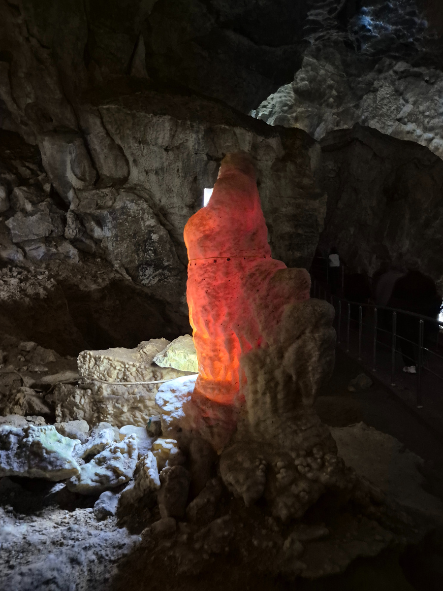 Сталактит в Новоафонской пещере |Личное фото 