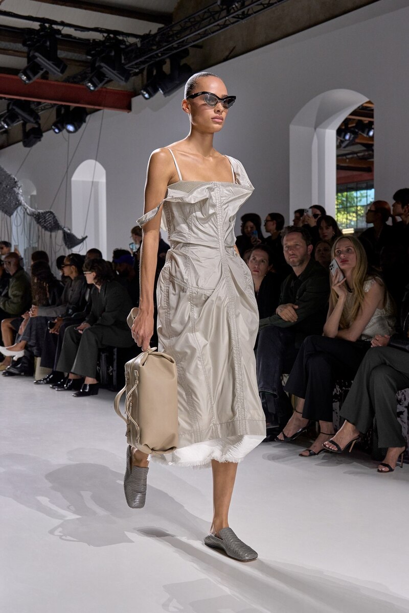    Bottega Veneta весна-лето 2026Архивы пресс-службы