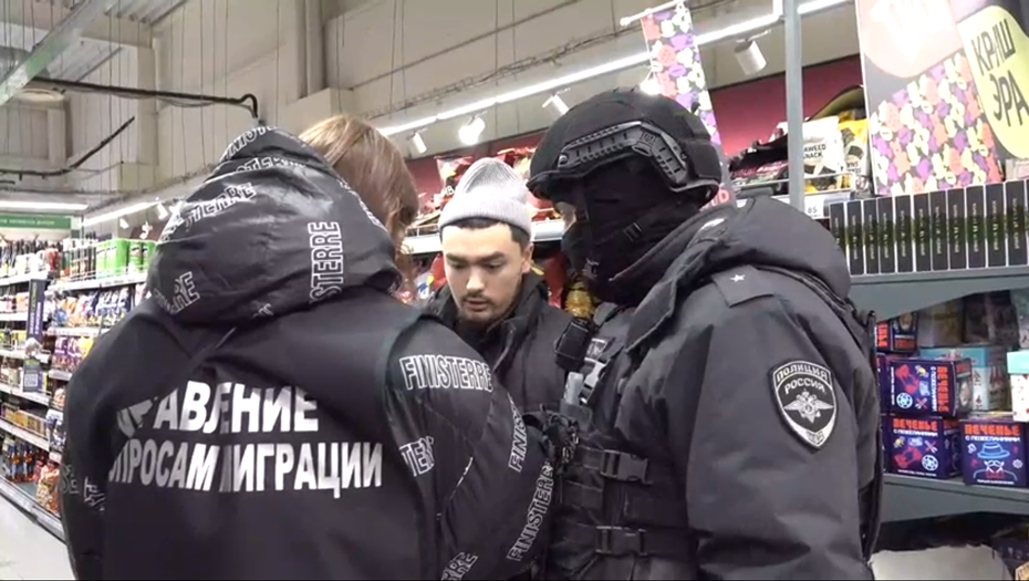    Полиция проверила более 60 иностранцев на предмет нарушения миграционного режима Автор фото: Пресс-служба ГУ МВД России по Петербургу