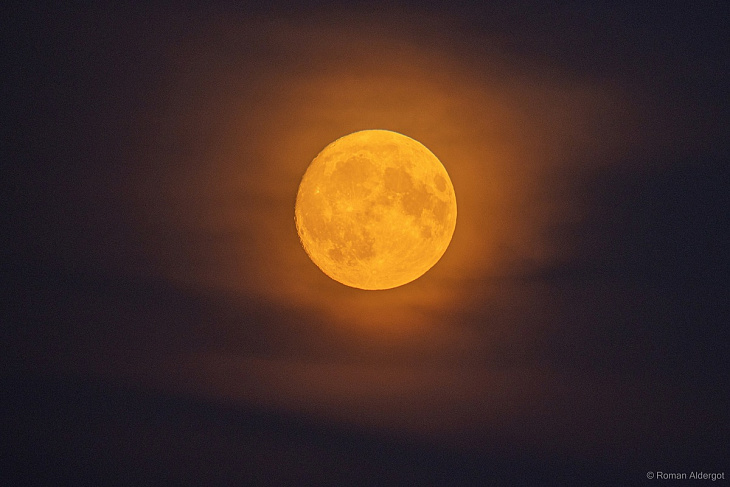 Луна, яркое ночное светило. Взято из интернета