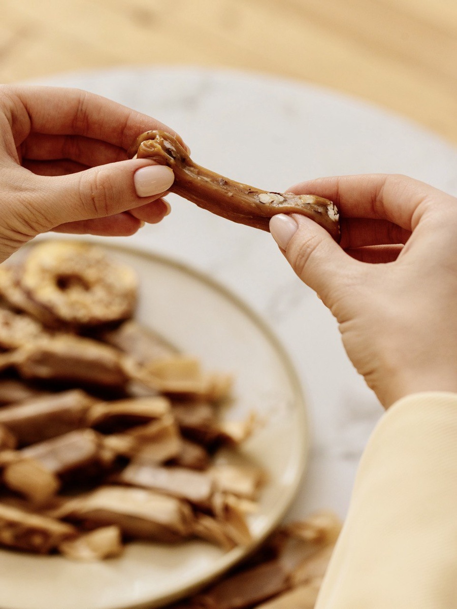 Мягкая и тягучая ириска капучино с цельным фундуком