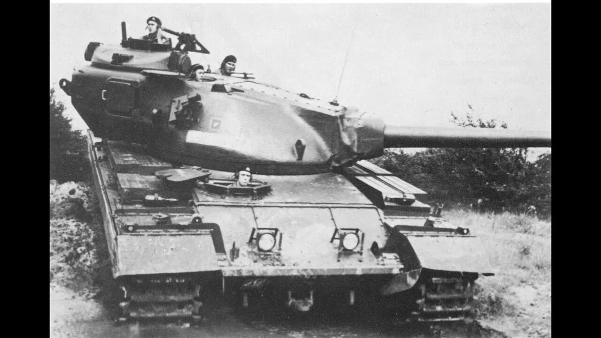 Танк Conqueror из хроник истории