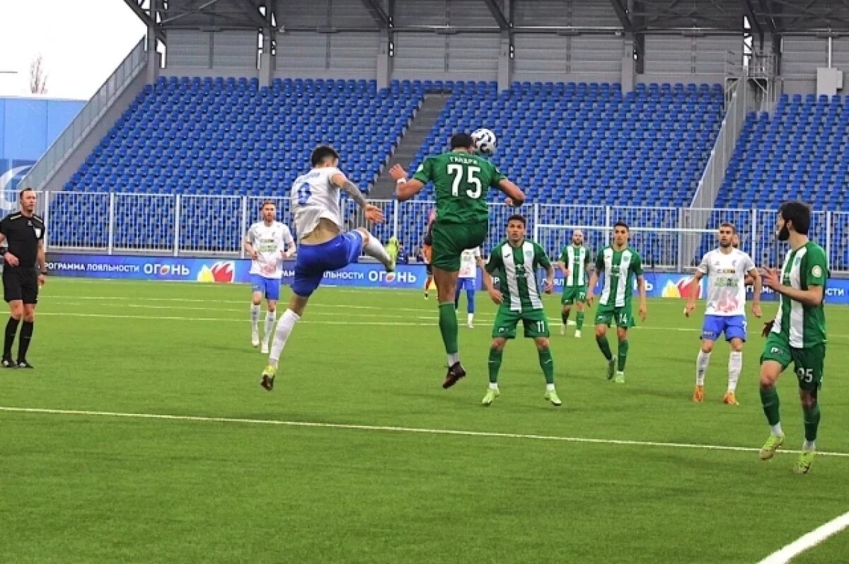    Воронежский «Факел» в упорной борьбе уступил одному из лидеров Премьер-лиги