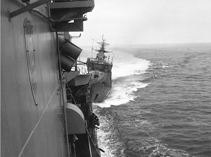 Как моряки СССР "дали прикурить" кораблям ВМС США или Советская сверхдержава могла себе позволить так поступать с охамевшими империалистами