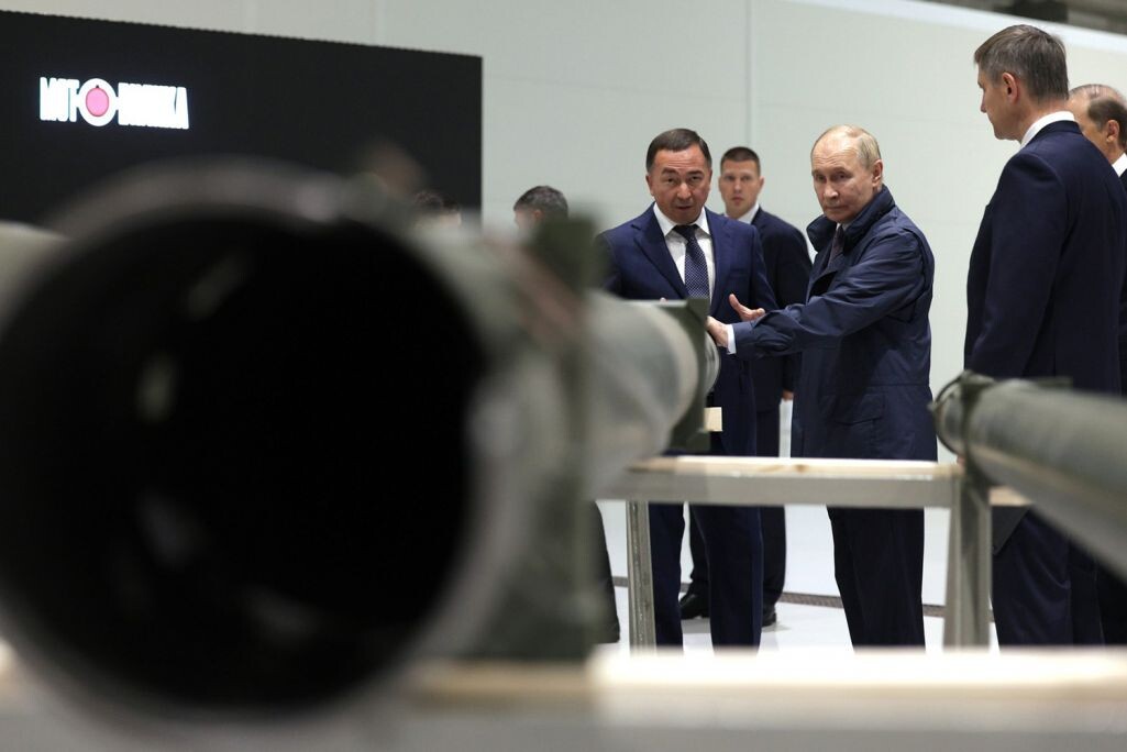 Владимир Путин на оружейном заводе в Перми, 2025 год. Фото: пресс-служба президента России