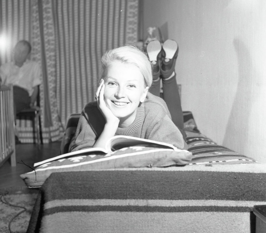 Фото: Валентина, а на заднем фоне Басов