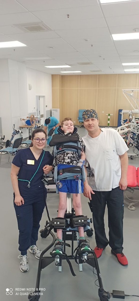    Папа не удержался и дал шоколад укушенному клещом Севе из Карелии Благотворительный фонд имени Арины Тубис / VK