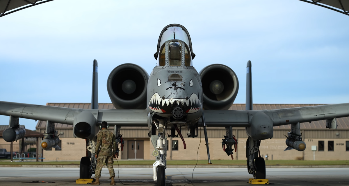 Ты ствол то убери. A-10 Warthog. Самолет, построенный вокруг своего орудия