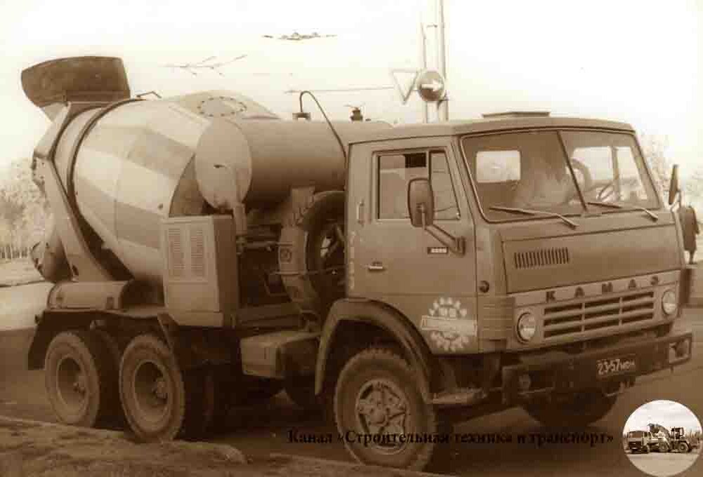 Ранняя версия автобетоносмесителя СБ-92-1 на шасси КАМАЗ-5511