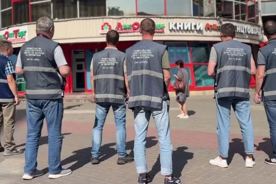   Власти Северной столицы выразили надежду, что площадь очистят. Фото: ККИ